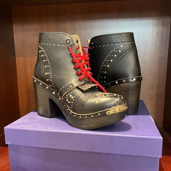 Burberry Lace Up Wood Heel Bootie - Picture 1 of 6